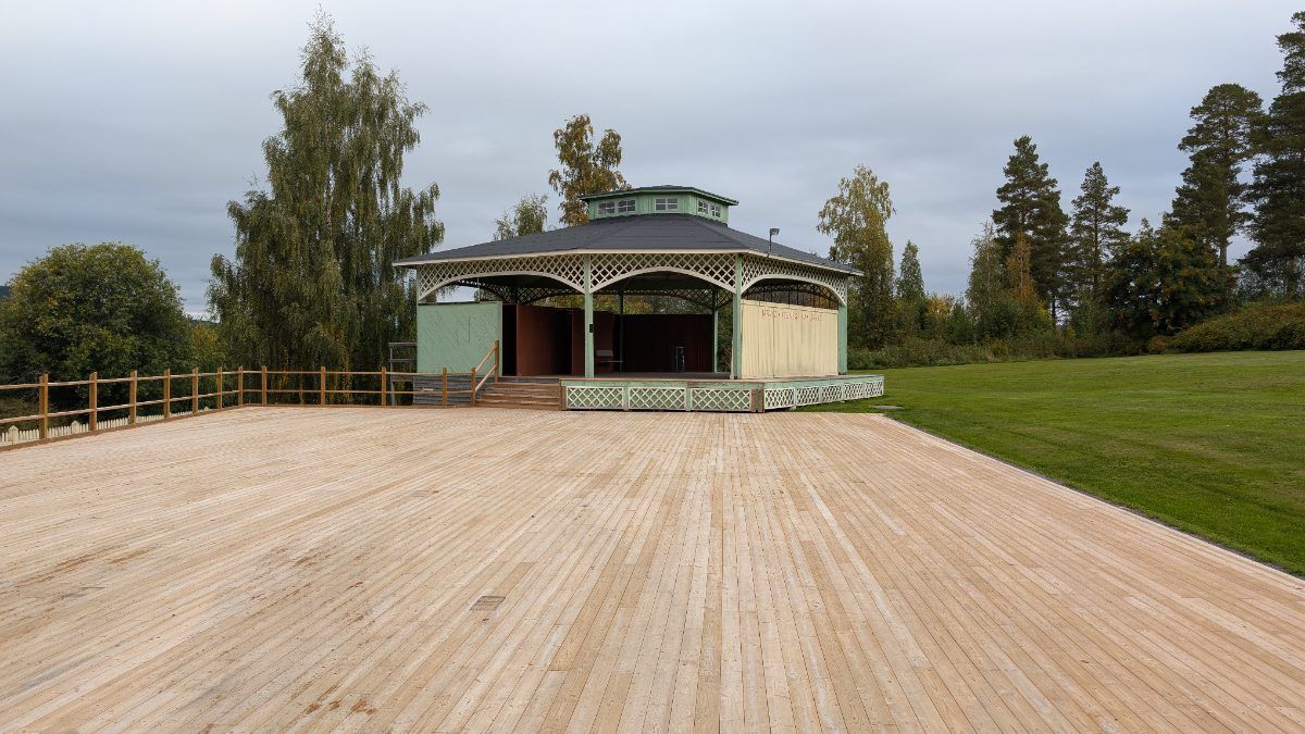 Stenegård - Scenen